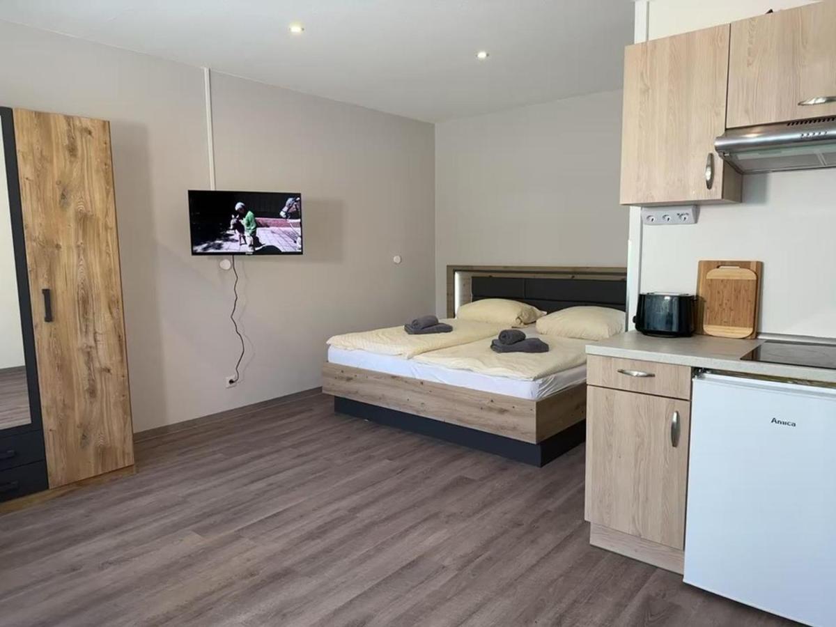 Gaestehaus Lietzow & Stoertebeker Camp الغرفة الصورة